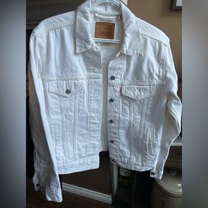 Levi’s white trucker jacket